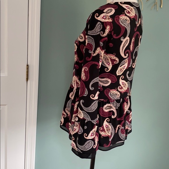 White House Black Market top size XS - Picture 2 of 3